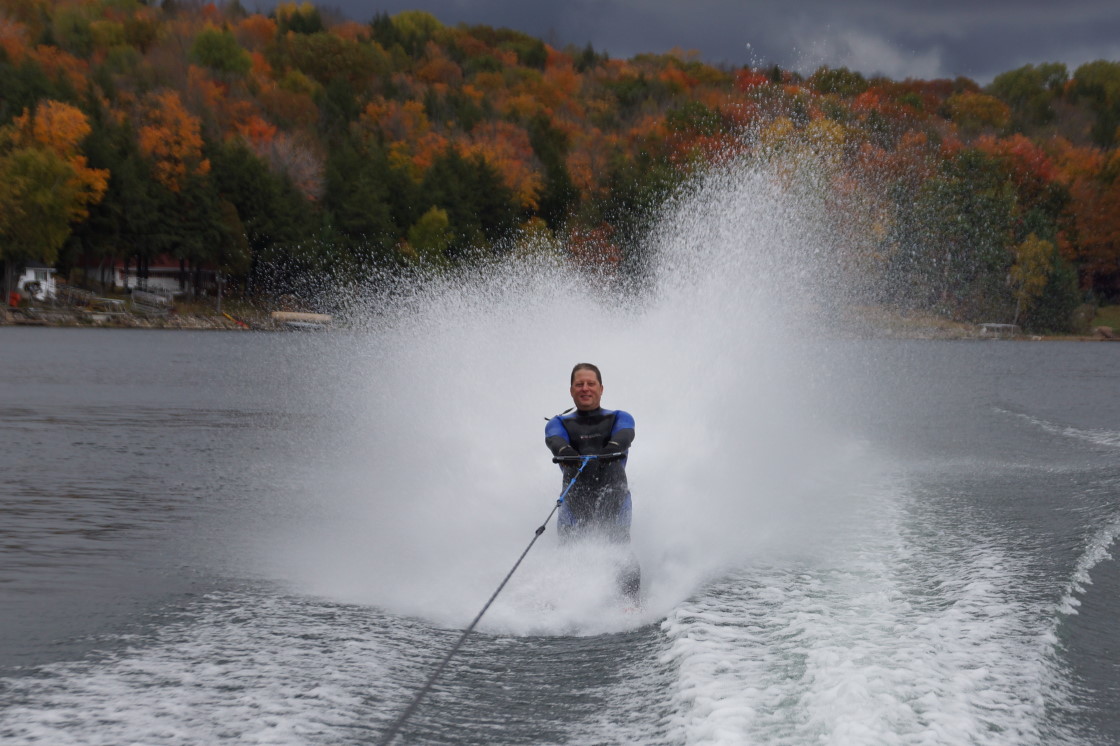 The temperature of the lake is dropping fast. It slipped under 60°F during the weekend. If you wanted to get that last footing run in, and are sorta sane, the first weekend in October was the time to do it.
