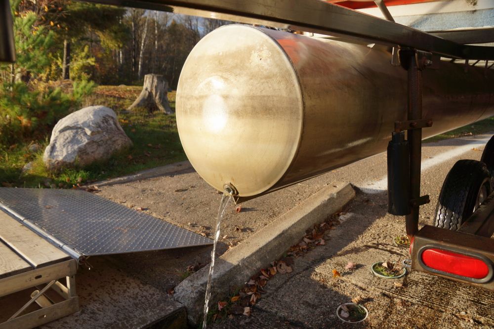 Note to self: Use teflon thread sealant tape on the plugs next year to avoid the Autumnal shame and humiliation of "piddling pontoons" at the boat landing.
