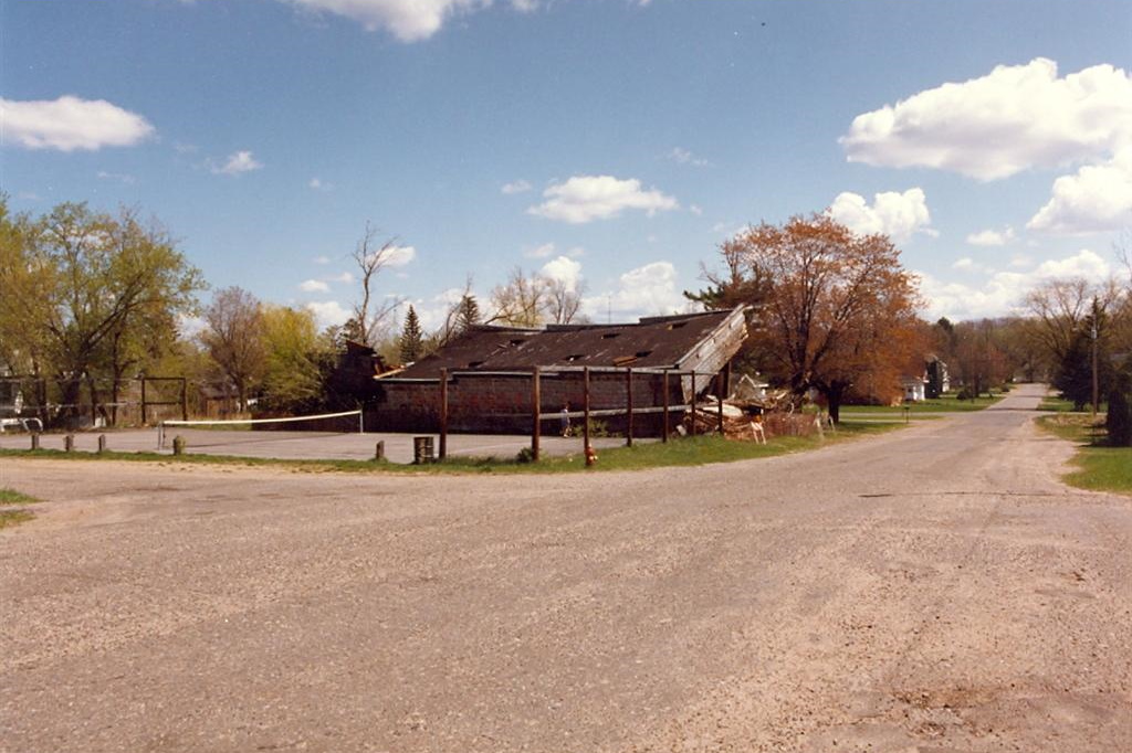 Just down the road from the Arcade there is a building we have always called "The Silver Building". I'm told that in its day it was an opera house or something. After this Winter it's more of a roof over a pile of rubble.