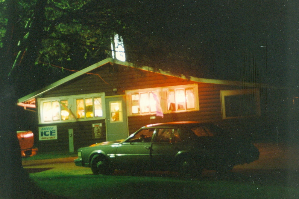A friend of ours came up and through a miscommunication, tried to meet us at the wrong bar. He managed to escape some local color at the Theater Bar in Crandon and met us at the more friendly confines of the bar in the northeastern corner of the lake.