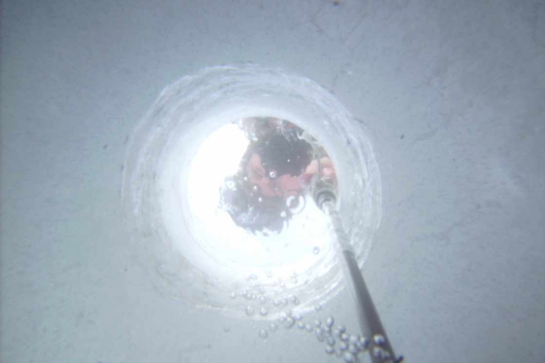 For the first underwater picture of the year, this wasn't too bad (correct focus, exposure, bubbles.)