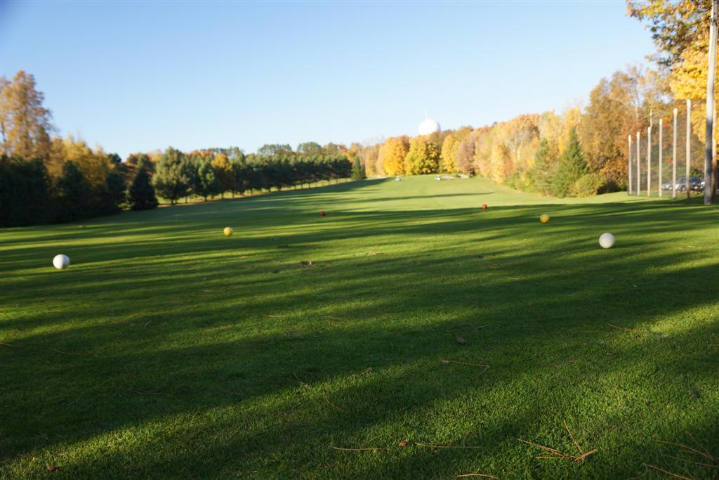 Fall has hit the golf course. The white tee markers are migrating from the backwaters of the tee boxes to less Tiger Woods placements (the old Tiger Woods, not the new one.) 