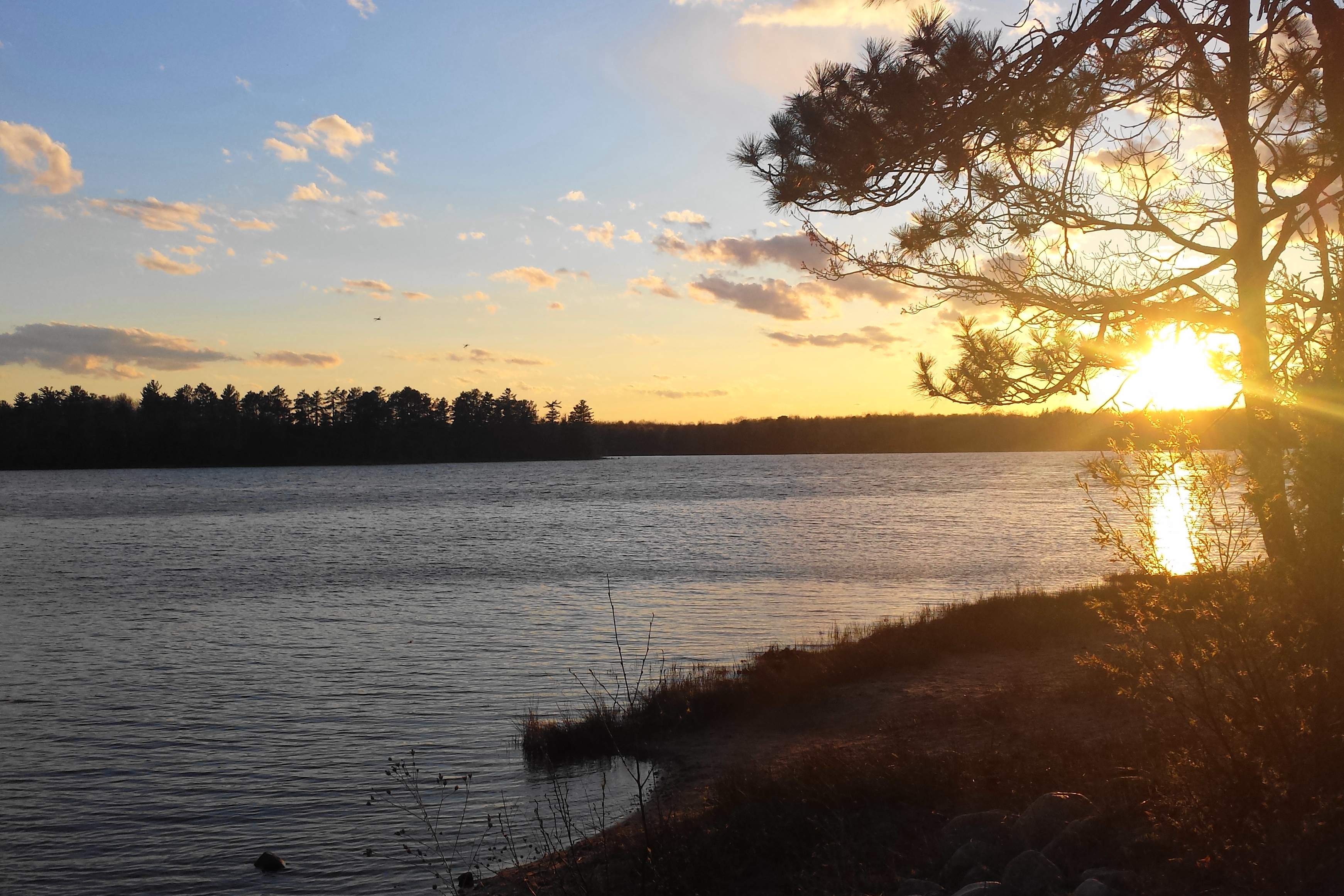 First, thanks to Lex for all this week's Lake pictures! Second, it's getting warmer. The water might be ski-able by the sane just after Memorial day. Maybe. It might be wise to bring a wet or dry suit if you insist on late May water play. <br><br><br>-Nemo's not planning any more dam updates this year.