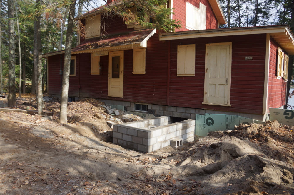 Construction on Knott Lane is winding down. The gas line is in and unstalled new foundations have windows and stuff.