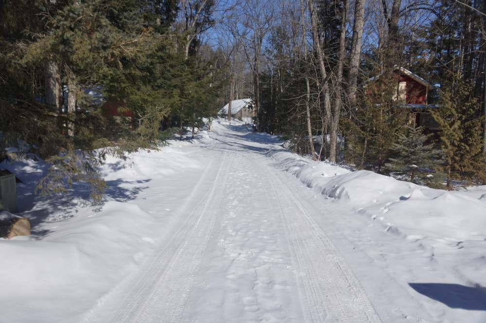 The condition of Knott Lane is interesting. There's ice, snow, and stone lumpally applied to the length of the lane. No running, plenty of falling.
