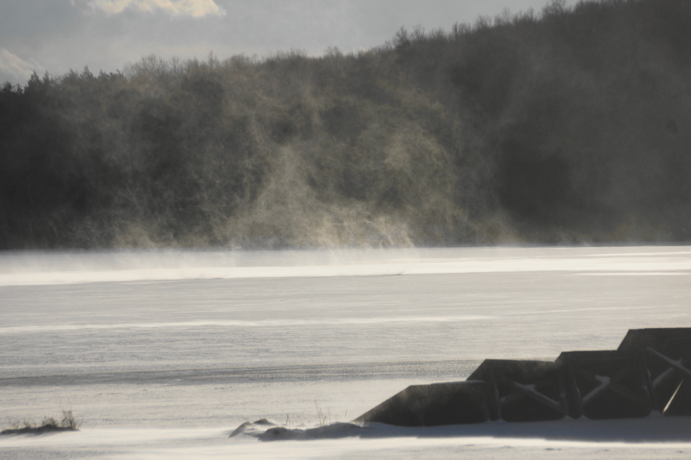 With the new cold came wind. On Lucerne, snow devils danced from West to East pushing lake snow onto the shore.