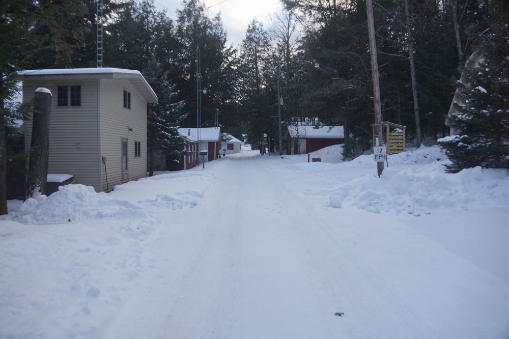 The condition of Knott Lane is not so bad. There's more snow than ice and less falling down.