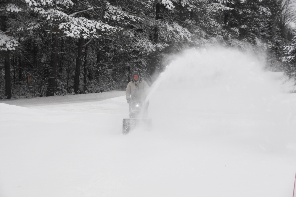 During the mid-week thaw, it snowed. The 3 to 6 inches forecast turned out to be closer to 8. It was about time. There's been plenty of 1 or 2 inch snows this season, but 6+ inch events have been rare.