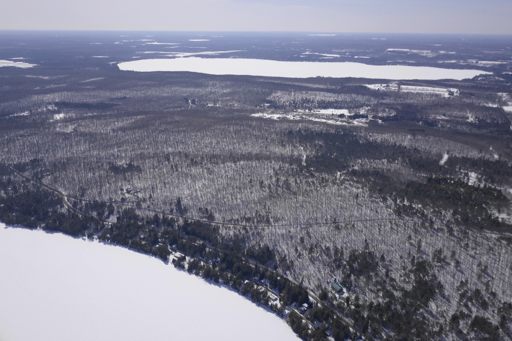 Given the solid nature of the surface of Wabikon, et al., it's implied that Metonga is also ice covered, but for the record we'll state it outright. Lake Metonga is also ice-covered.