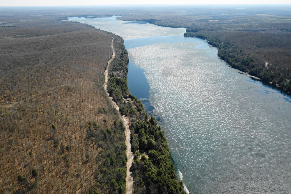 Before noon, the lake ice split in two. Strong winds pushed the Northern sheet towards the North shore.