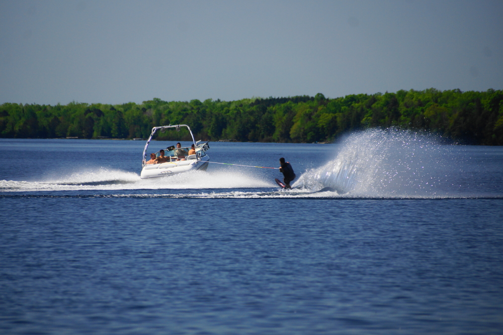 The warm water, warm air, and holiday weekend came together to create a perfect storm of boat traffic. Footers seeking flat water were disappointed.