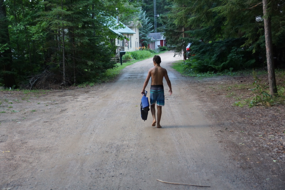 The condition of Knott Lane is good. There are a few potholes but it's fine for tires, bare feet, and everything in between.