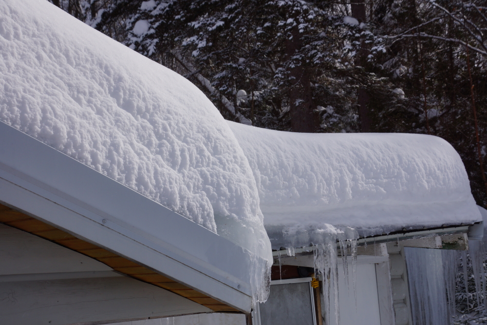 There have been a few collapses. The bar's lid, a veteran of many Peak Snows,  is hanging in there.