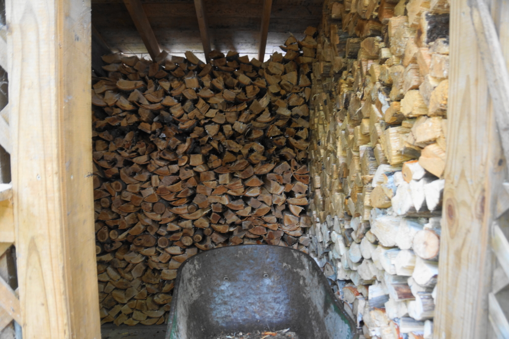 The northshore sugermen have been mining wood between the drops for the 2020 maple syrup season. Their progress was impressive, but they still have a cord or 5 to go.