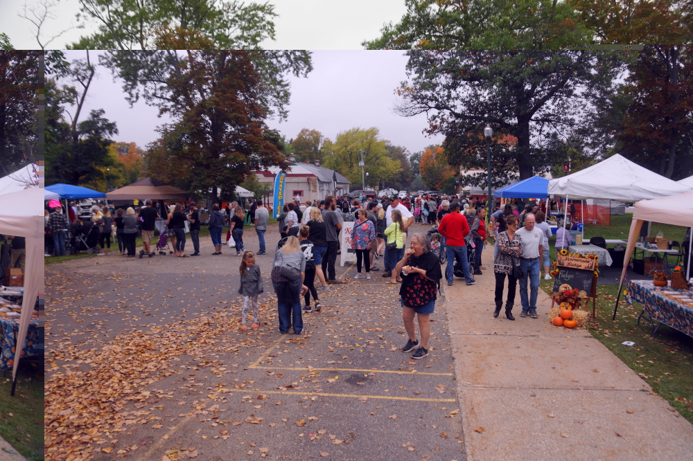The event was held on the Courthouse square. It was well attended and mostly parked up.