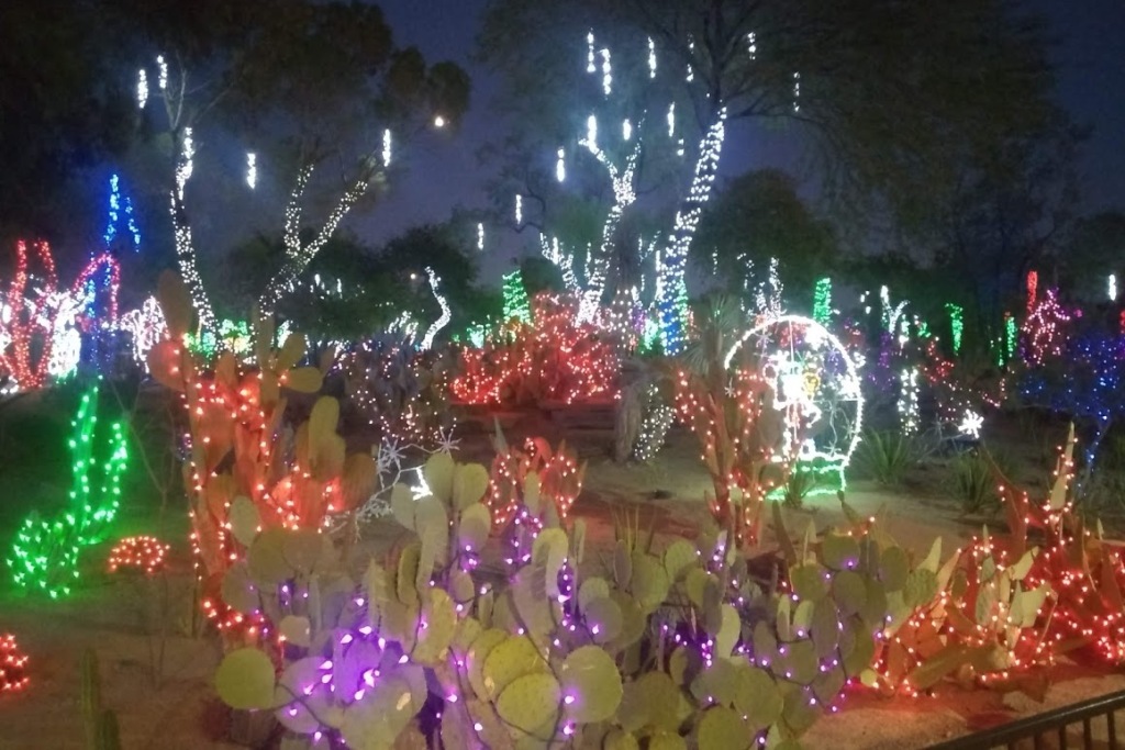 There's been no snow here in the ESWC area, but we've found a Christmas light show worthy of Tom Perry's