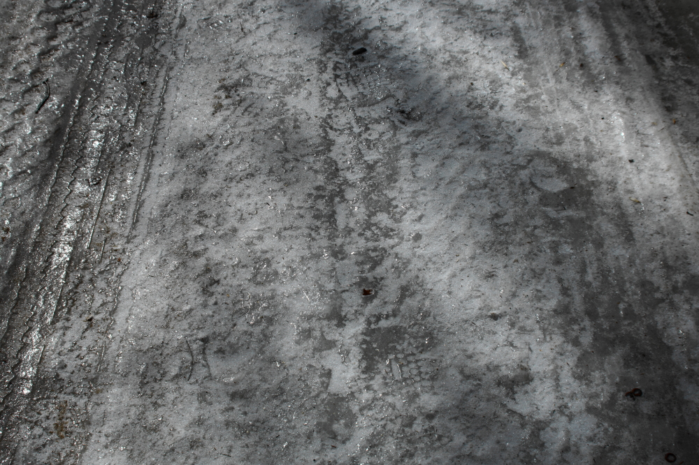 Knott Lane is well shaded. Its ice covering has a light dusting of snow, blood, and bone from the wind and the careless.