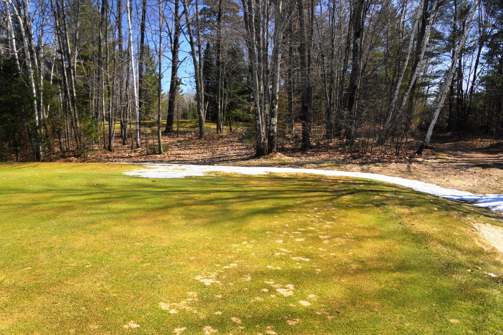 The early golf snow hazards were present, but small enough not to matter much.