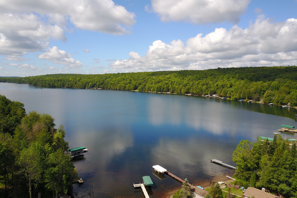 The wind quickly passed and the lake flattened out nicely. Someone should have skied.