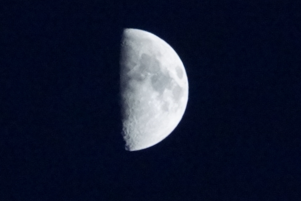 Close to the end of the week, the <a href='https://www.facebook.com/FootstockUSA/' class ='defaultlink2' target='_blank'>Footstock</a> moon was halfway full and bright enough to tan by.