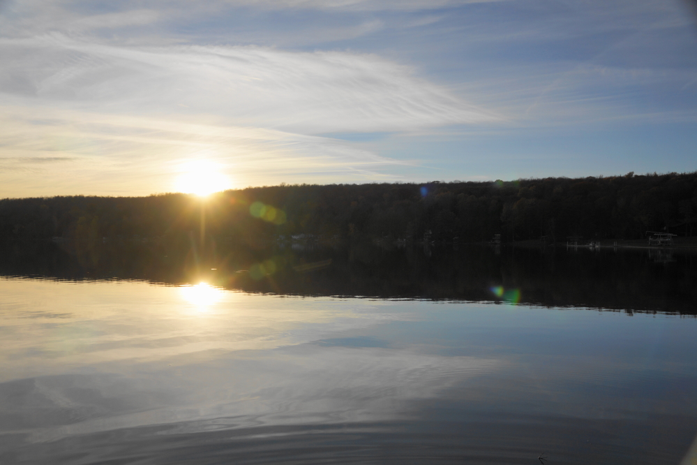 Before the weekend, the wind died down. Lucerne got flat, but nobody skied.