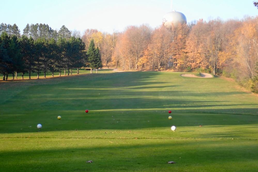 As the week progressed, the weather grew warmer. High temperatures went from 10+°F below normal to 10+°F above. The nets are down in Crandon, so no tennis, but there was golf!