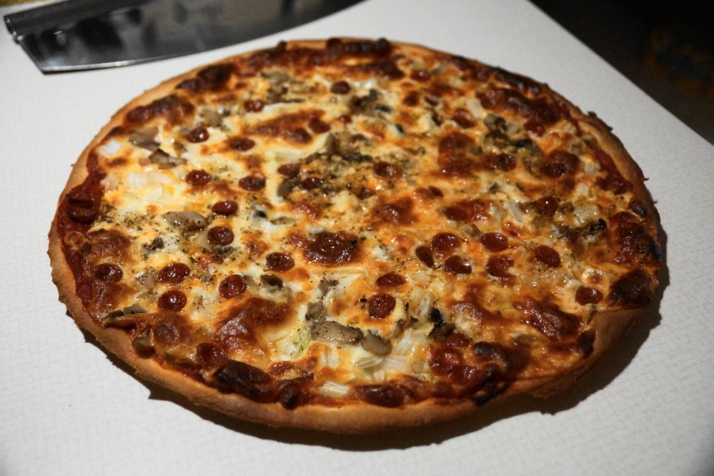 To celebrate the gone ice events on the lakes to the east of Lucerne, there was pizza.