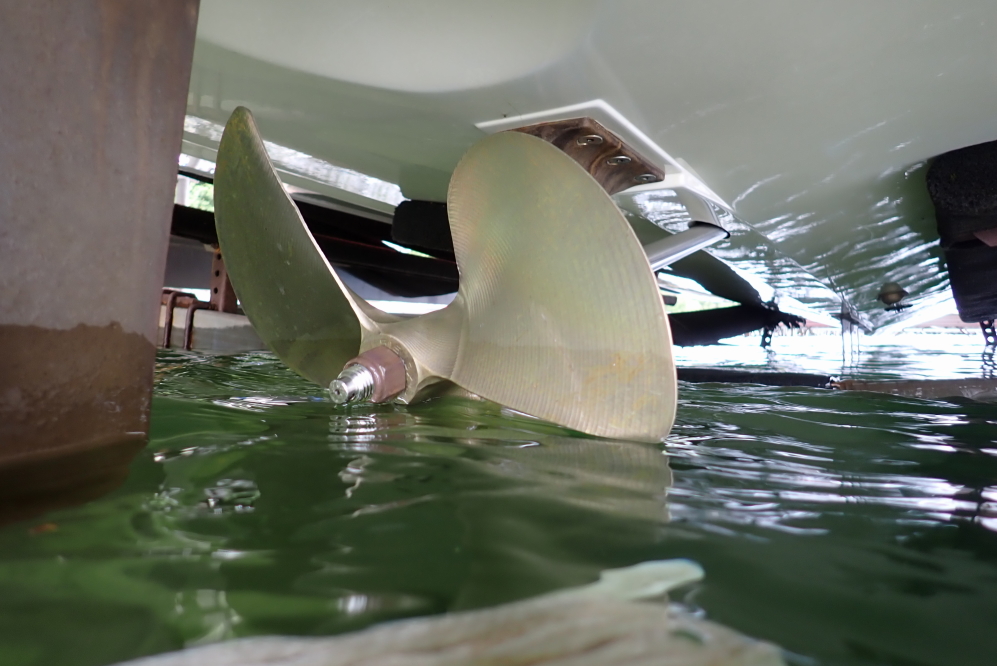During the Wednesday show, a prop (this one) accidentally sliced two tow ropes, sending the shortened lines and their handles to the bottom. The Crandon Water Shows' Dive Team was sent in to recover them.