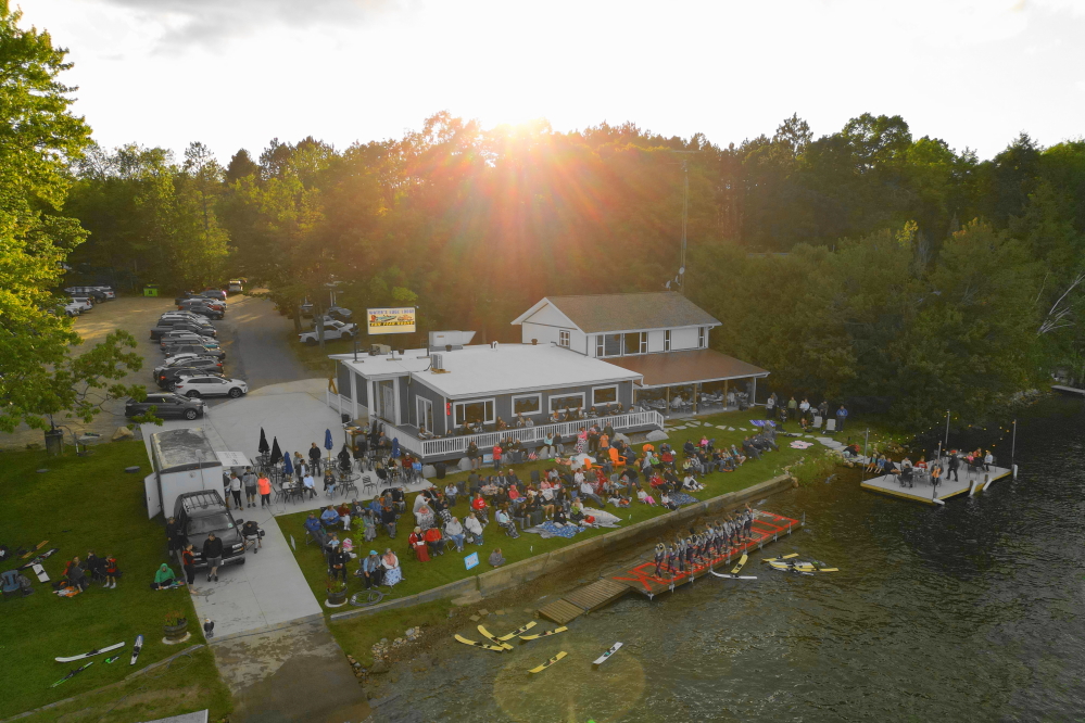Monday's brutal heat (mid 80's°F) and Wednesday's Autumnal chill (mid 60's°F) kept the ski show crowds down.