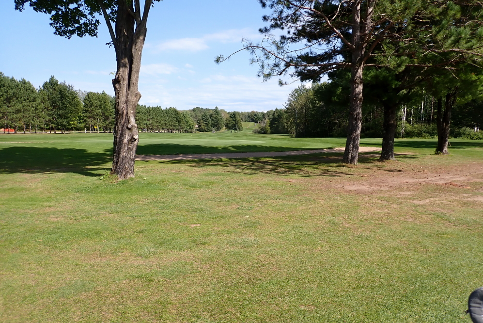 Golf without hat, jackets, and snow pants continues to be a thing. The course is still in good shape.