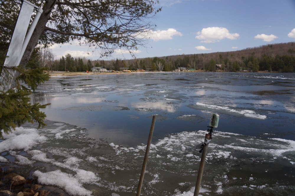 Before it was gone there was quite the parade of ice chunks on the lake side of Knott Lane.