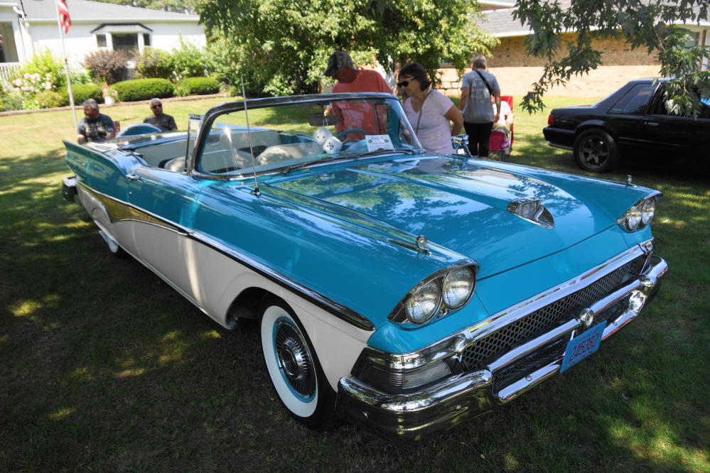The old cars on display were pretty cool.