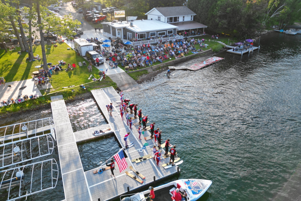 Wednesday evening the largest crowd of the year saw the last ski show of the season on Lucerne. 